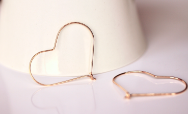 Vergoldete Ohrringe Herz Creolen / Geschenk für Sie / Geschenk für die Freundin / Herzohrringe / Valentinstag Geschenk / Braut Schmuck